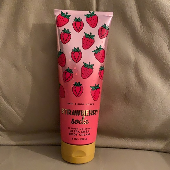 Bath and Body Works - Strawberry Soda Set (NEW fragrance) - Picture 3 of 8